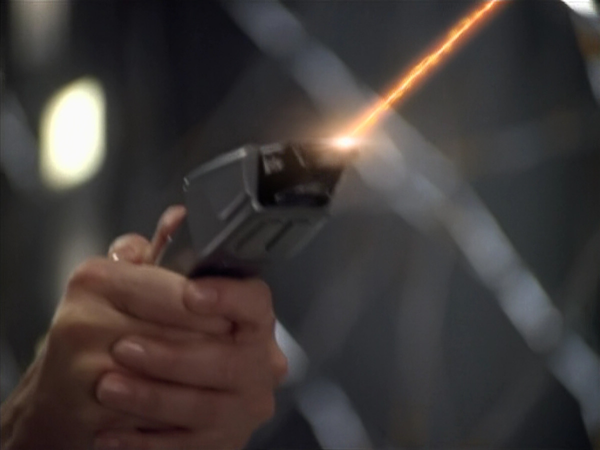 extant_StarTrek_Voyager_4x26-HopeAndFear_00005.jpg