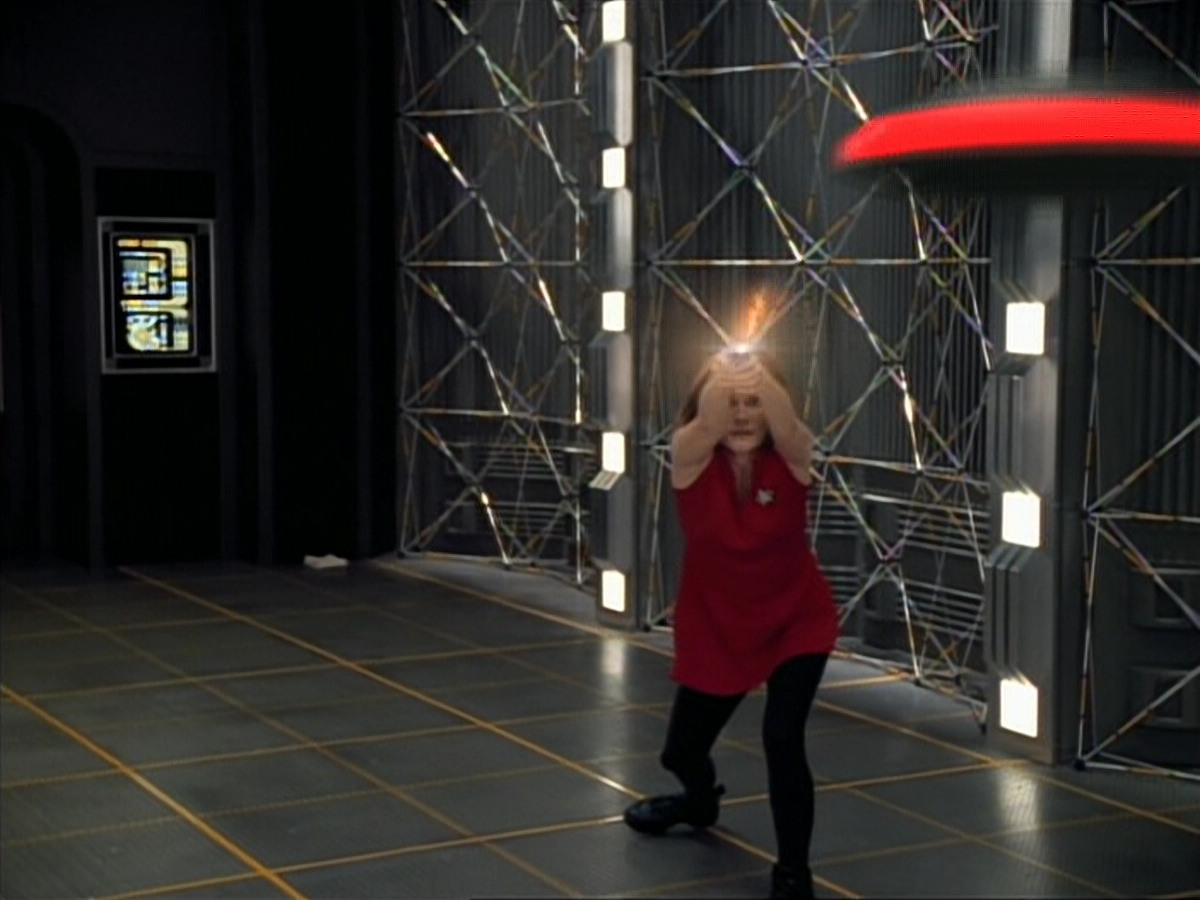 extant_StarTrek_Voyager_4x26-HopeAndFear_00010.jpg