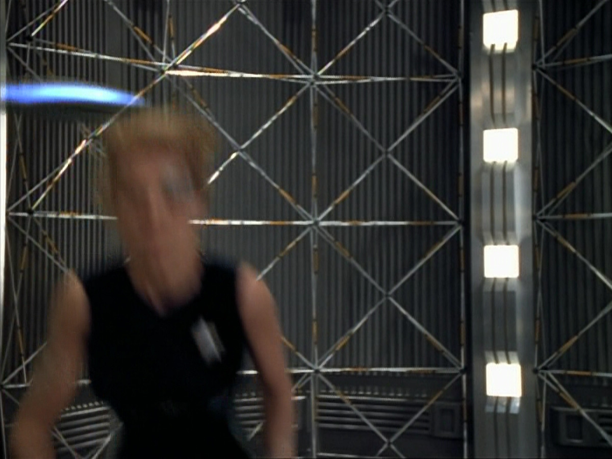 extant_StarTrek_Voyager_4x26-HopeAndFear_00011.jpg