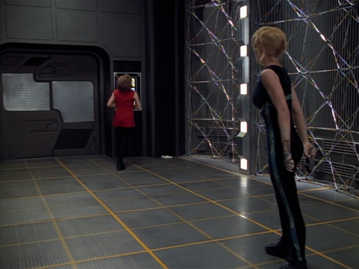 extant_StarTrek_Voyager_4x26-HopeAndFear_00035.jpg
