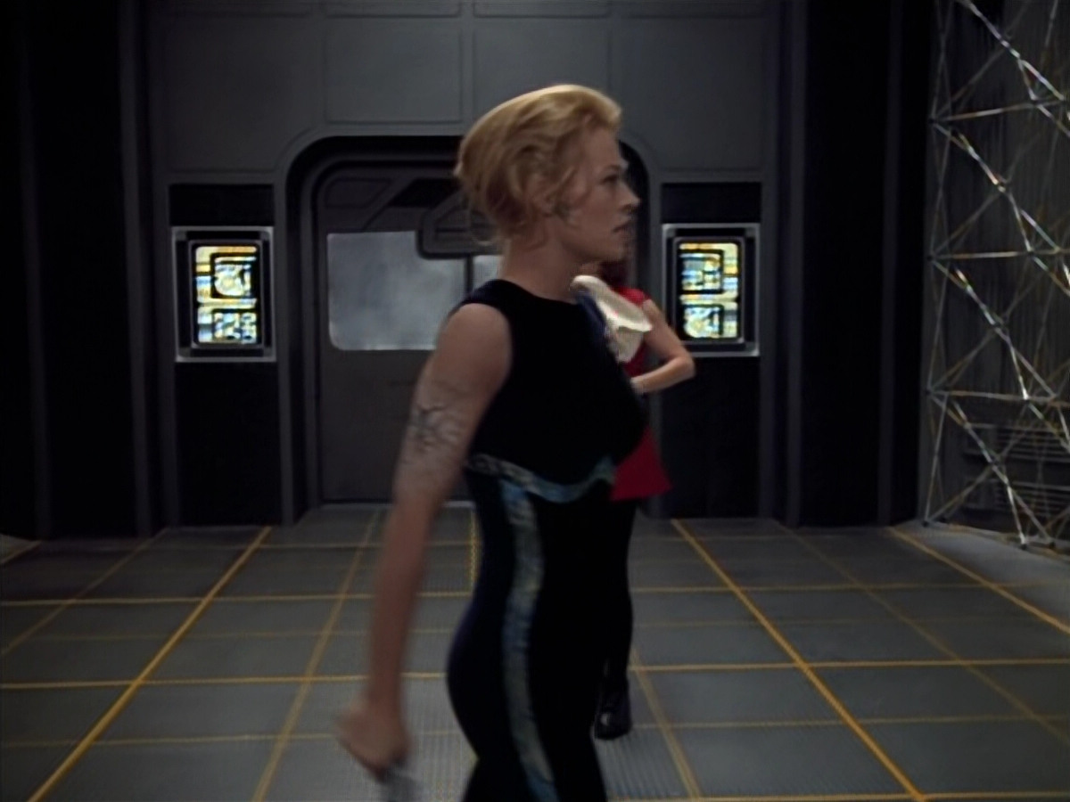 extant_StarTrek_Voyager_4x26-HopeAndFear_00044.jpg