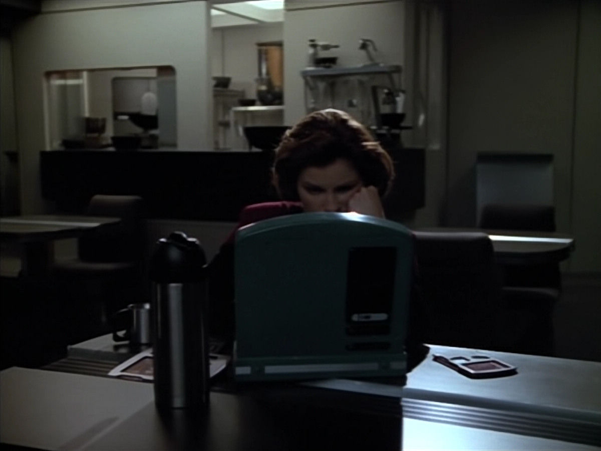 extant_StarTrek_Voyager_4x26-HopeAndFear_00300.jpg
