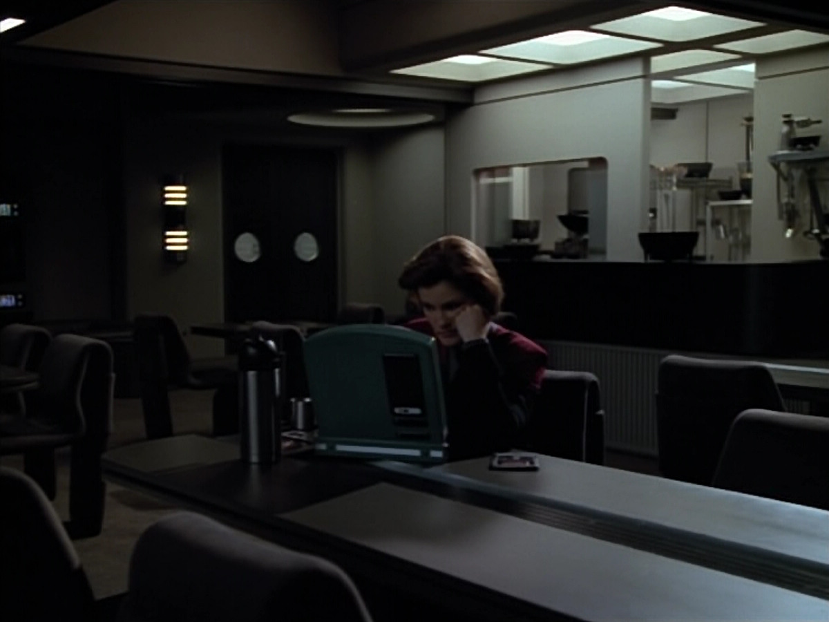 extant_StarTrek_Voyager_4x26-HopeAndFear_00312.jpg