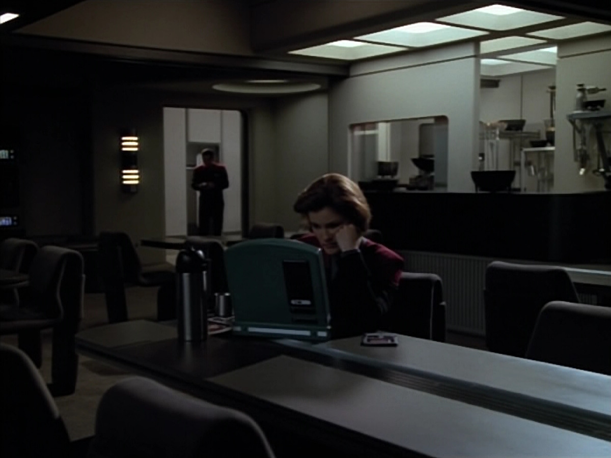 extant_StarTrek_Voyager_4x26-HopeAndFear_00317.jpg
