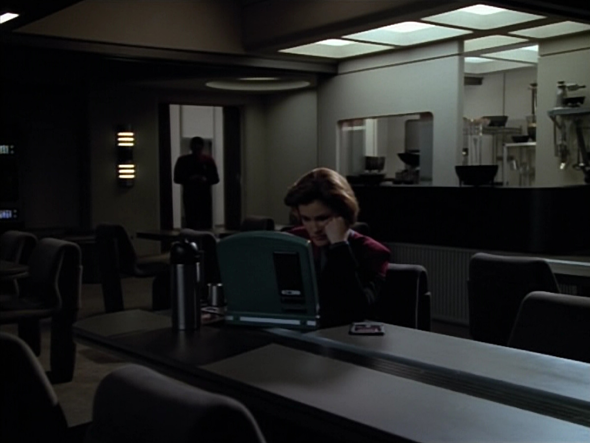 extant_StarTrek_Voyager_4x26-HopeAndFear_00319.jpg