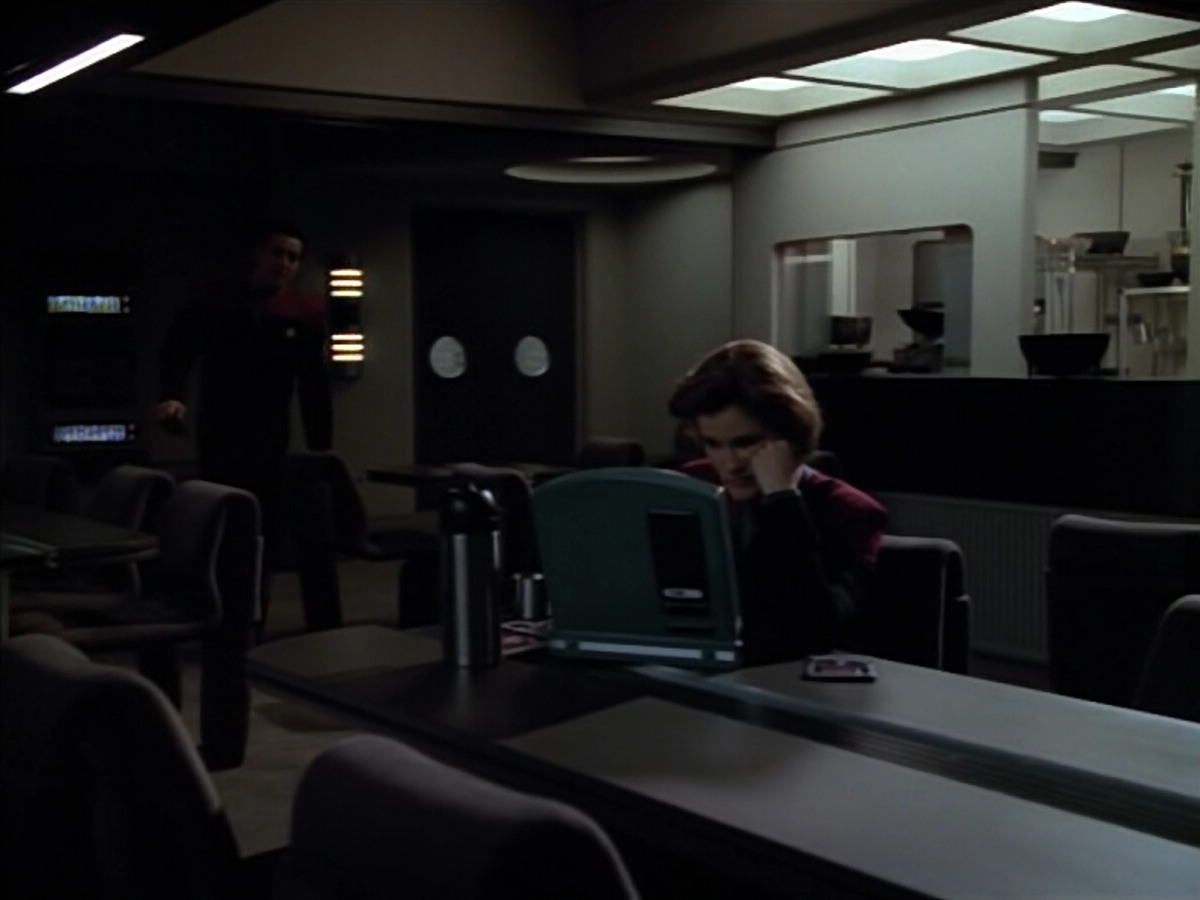 extant_StarTrek_Voyager_4x26-HopeAndFear_00324.jpg