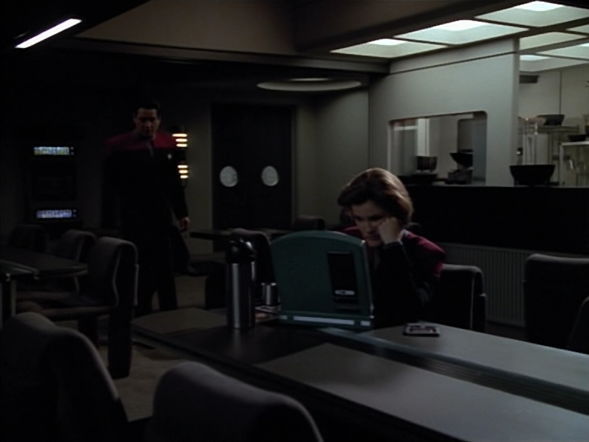 extant_StarTrek_Voyager_4x26-HopeAndFear_00325.jpg