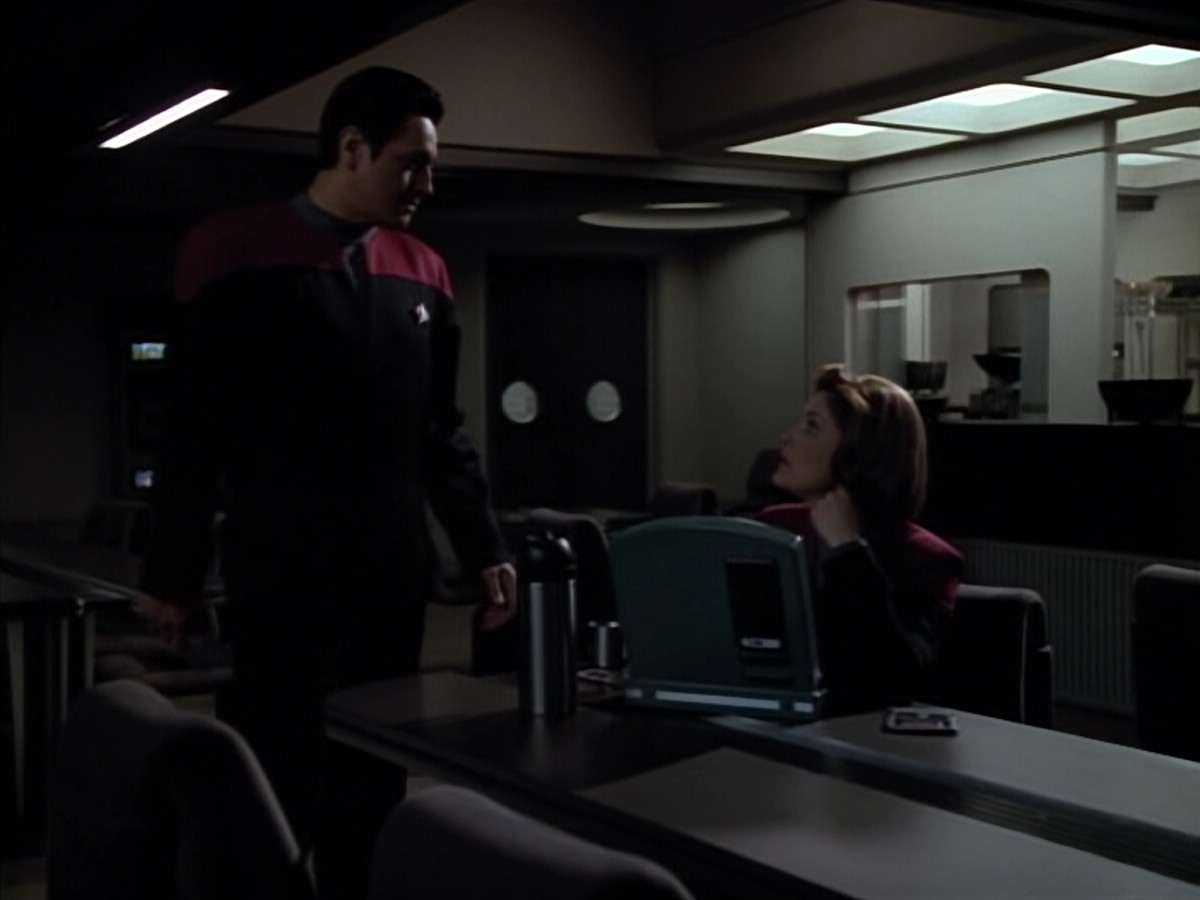 extant_StarTrek_Voyager_4x26-HopeAndFear_00330.jpg