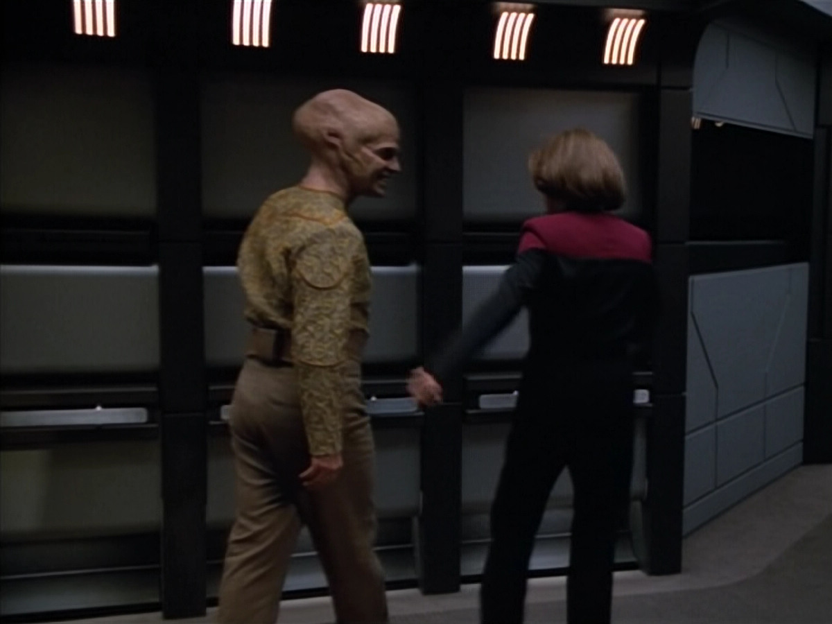 extant_StarTrek_Voyager_4x26-HopeAndFear_00538.jpg