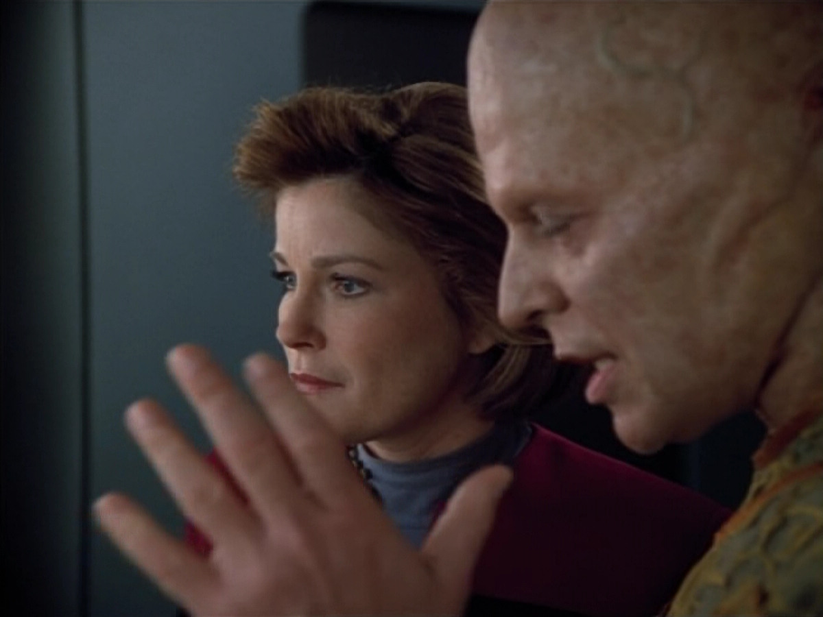 extant_StarTrek_Voyager_4x26-HopeAndFear_00687.jpg
