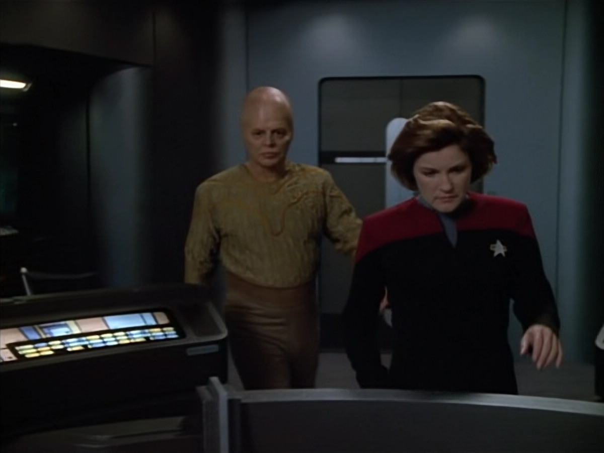 extant_StarTrek_Voyager_4x26-HopeAndFear_00702.jpg