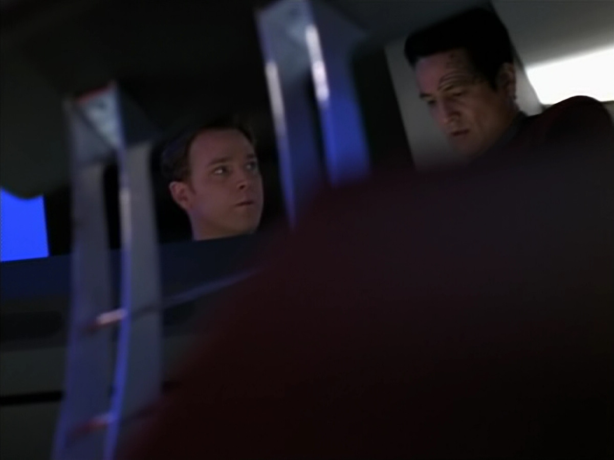 extant_StarTrek_Voyager_4x26-HopeAndFear_01171.jpg