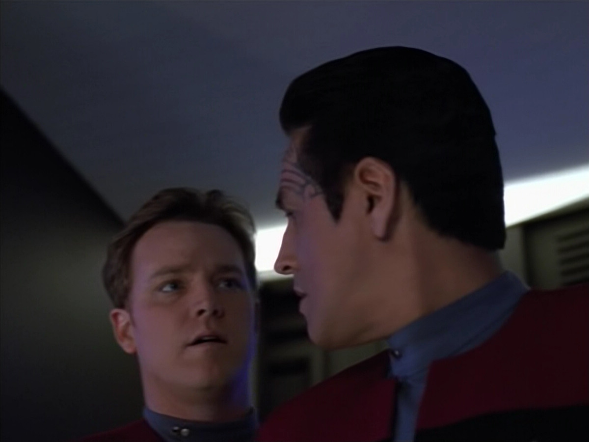 extant_StarTrek_Voyager_4x26-HopeAndFear_01192.jpg