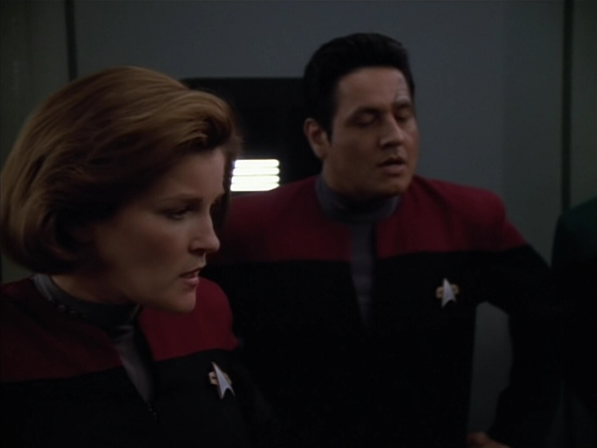 extant_StarTrek_Voyager_4x26-HopeAndFear_01361.jpg