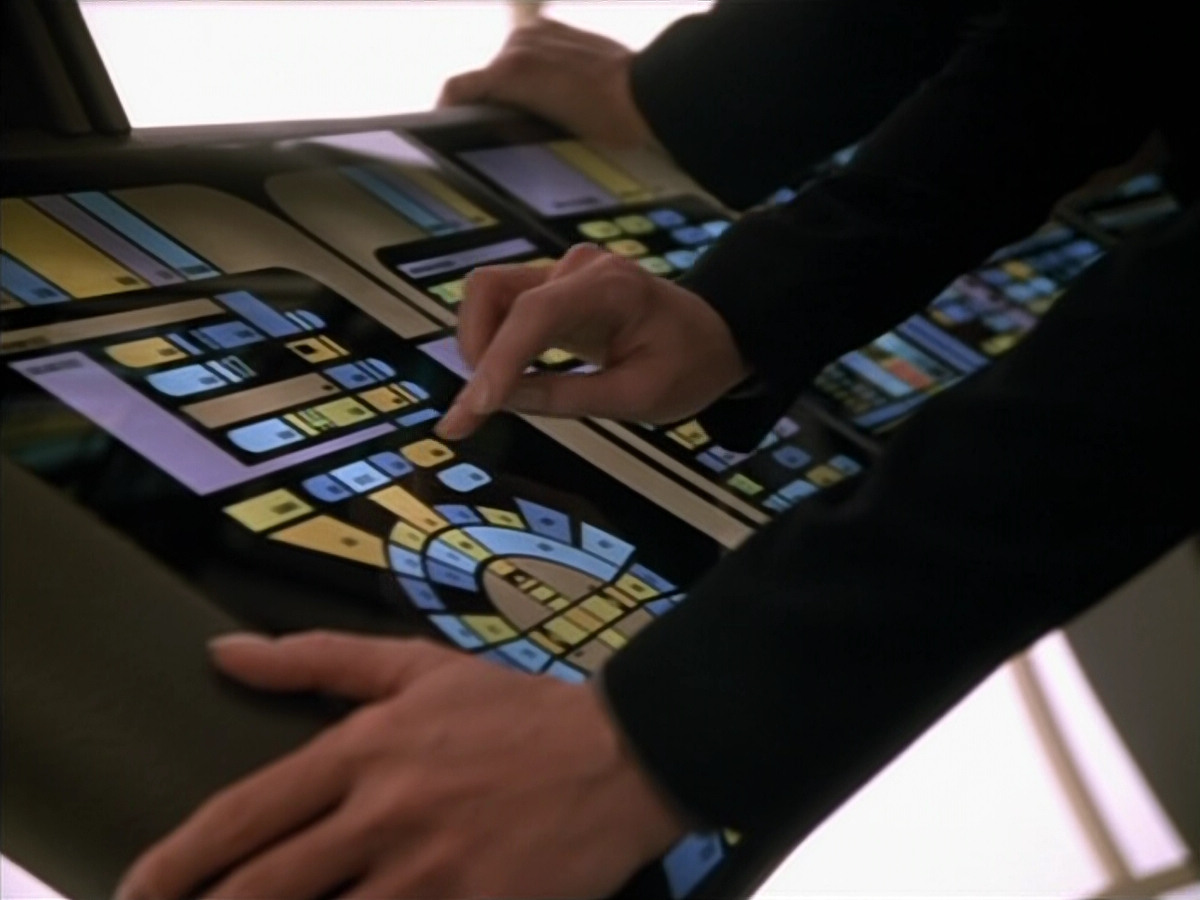 extant_StarTrek_Voyager_4x26-HopeAndFear_01543.jpg