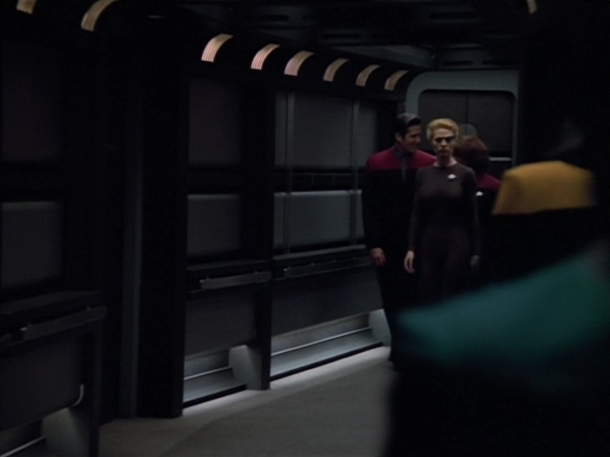 extant_StarTrek_Voyager_4x26-HopeAndFear_01576.jpg