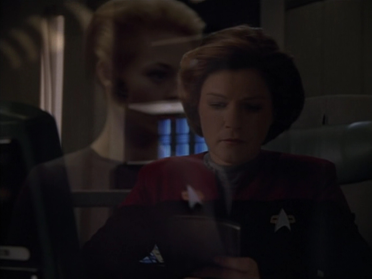 extant_StarTrek_Voyager_4x26-HopeAndFear_01585.jpg