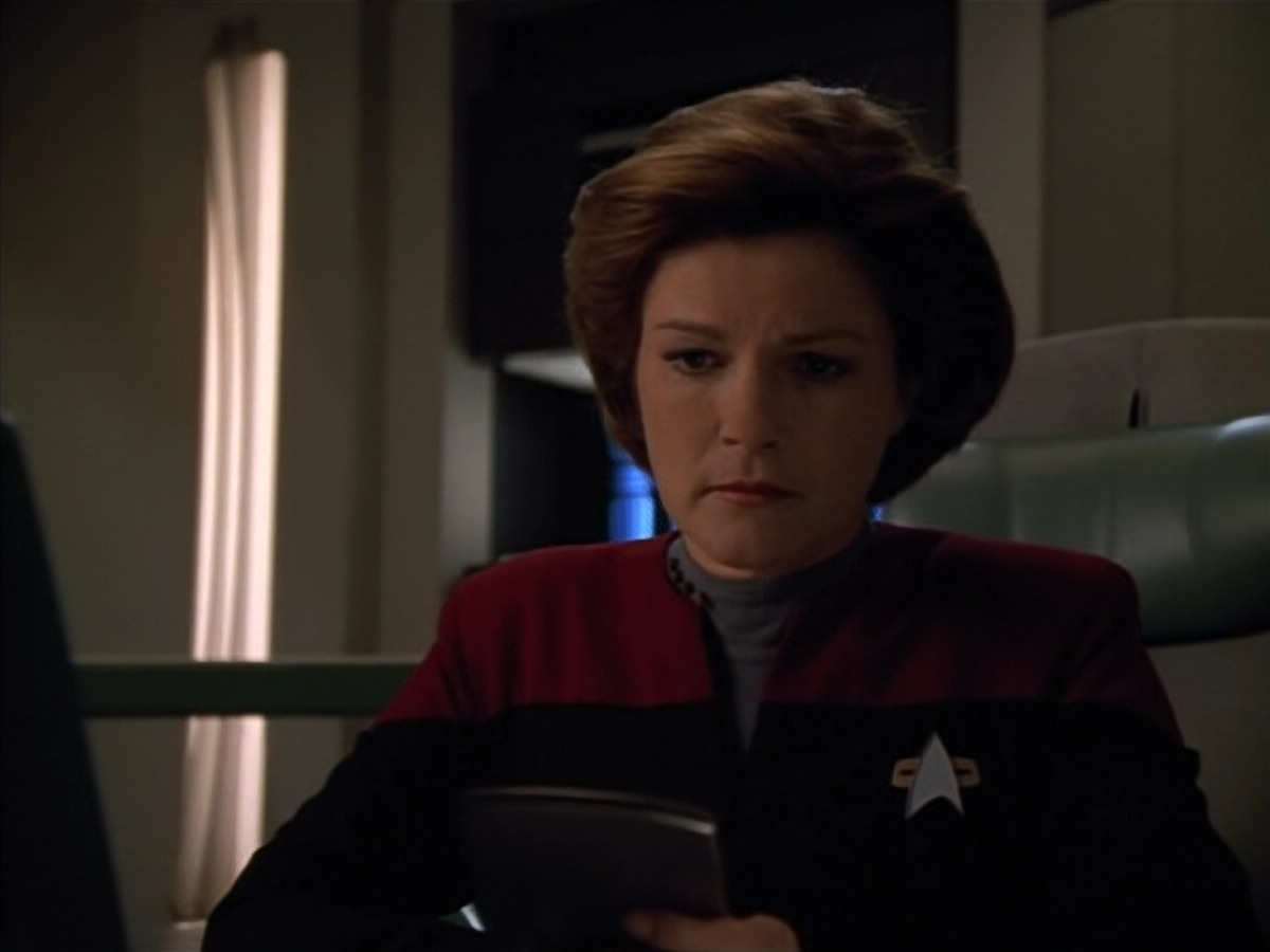 extant_StarTrek_Voyager_4x26-HopeAndFear_01587.jpg