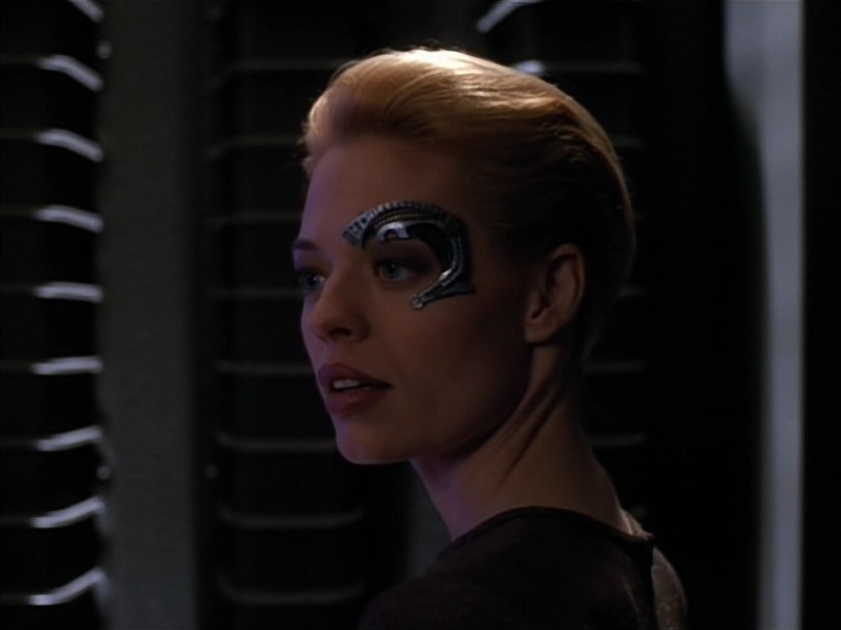 extant_StarTrek_Voyager_4x26-HopeAndFear_01717.jpg