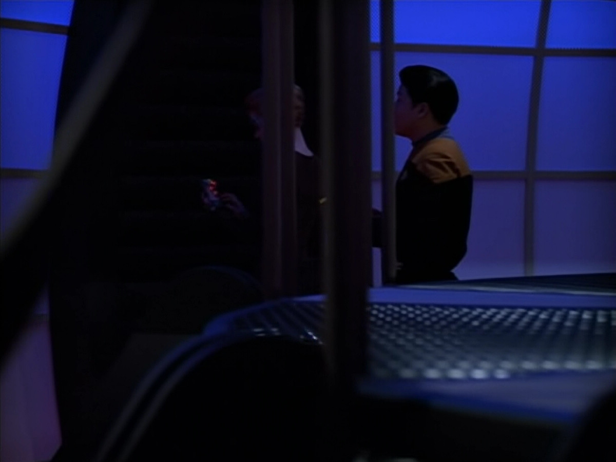 extant_StarTrek_Voyager_4x26-HopeAndFear_01819.jpg