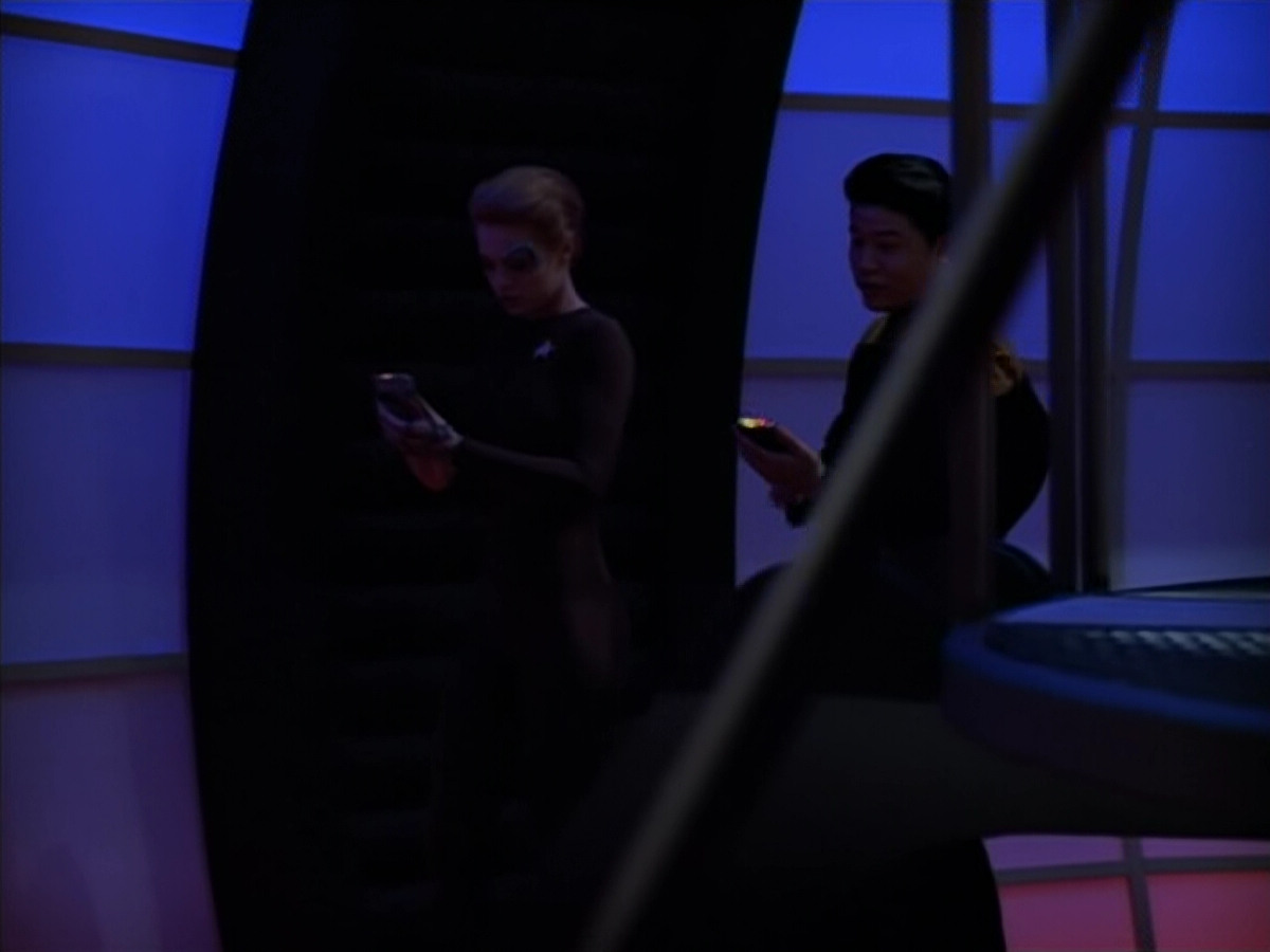 extant_StarTrek_Voyager_4x26-HopeAndFear_01824.jpg