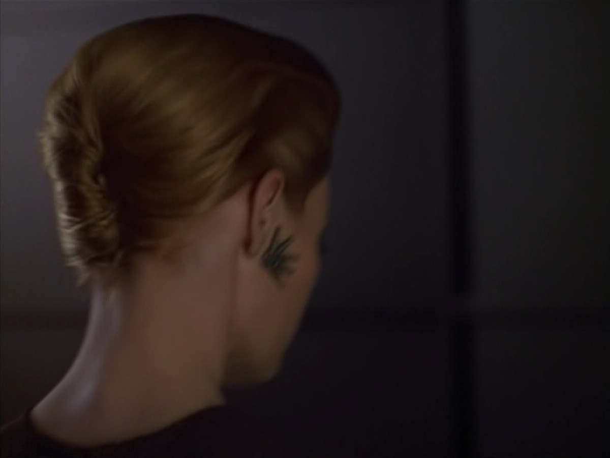 extant_StarTrek_Voyager_4x26-HopeAndFear_01853.jpg