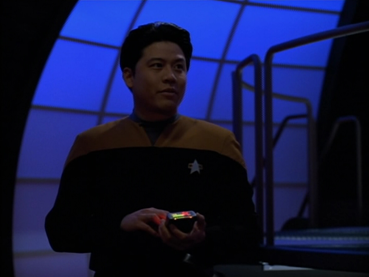 extant_StarTrek_Voyager_4x26-HopeAndFear_01860.jpg