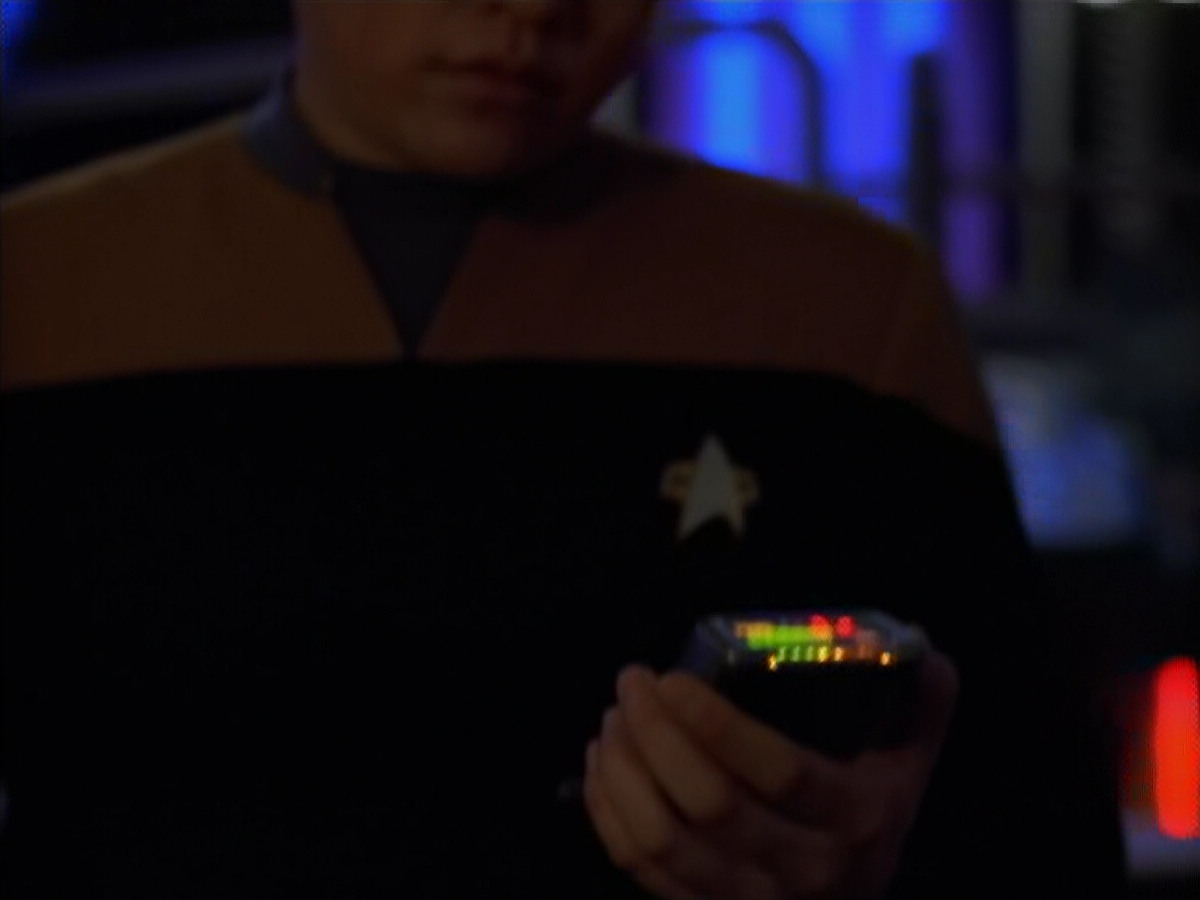 extant_StarTrek_Voyager_4x26-HopeAndFear_01876.jpg