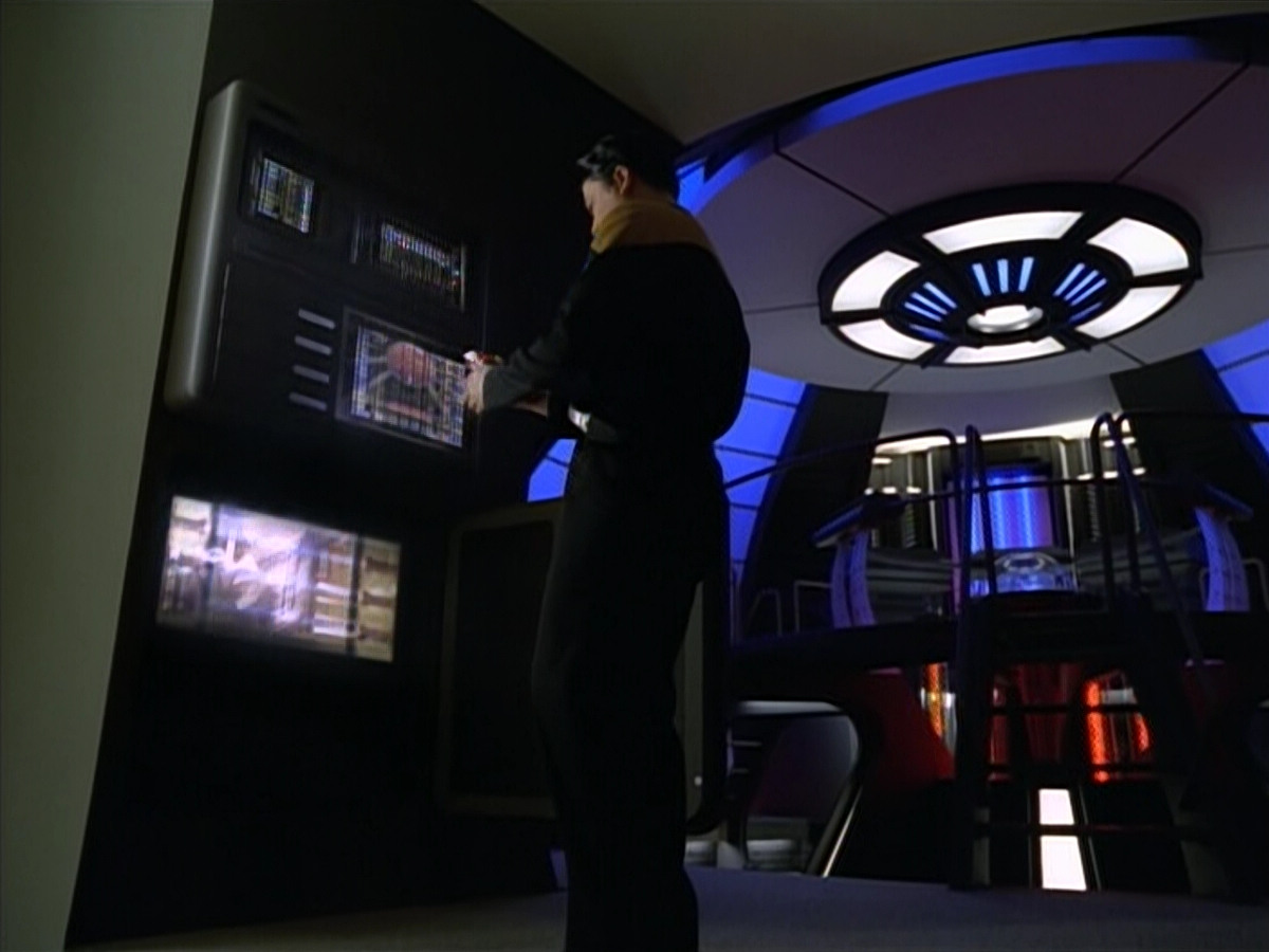 extant_StarTrek_Voyager_4x26-HopeAndFear_01909.jpg
