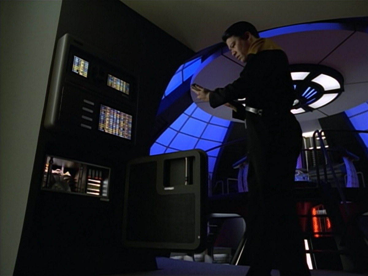 extant_StarTrek_Voyager_4x26-HopeAndFear_01912.jpg