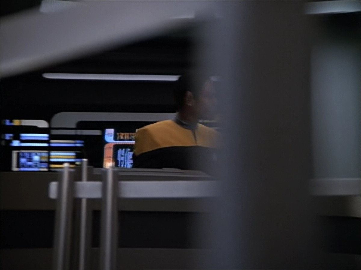 extant_StarTrek_Voyager_4x26-HopeAndFear_01928.jpg