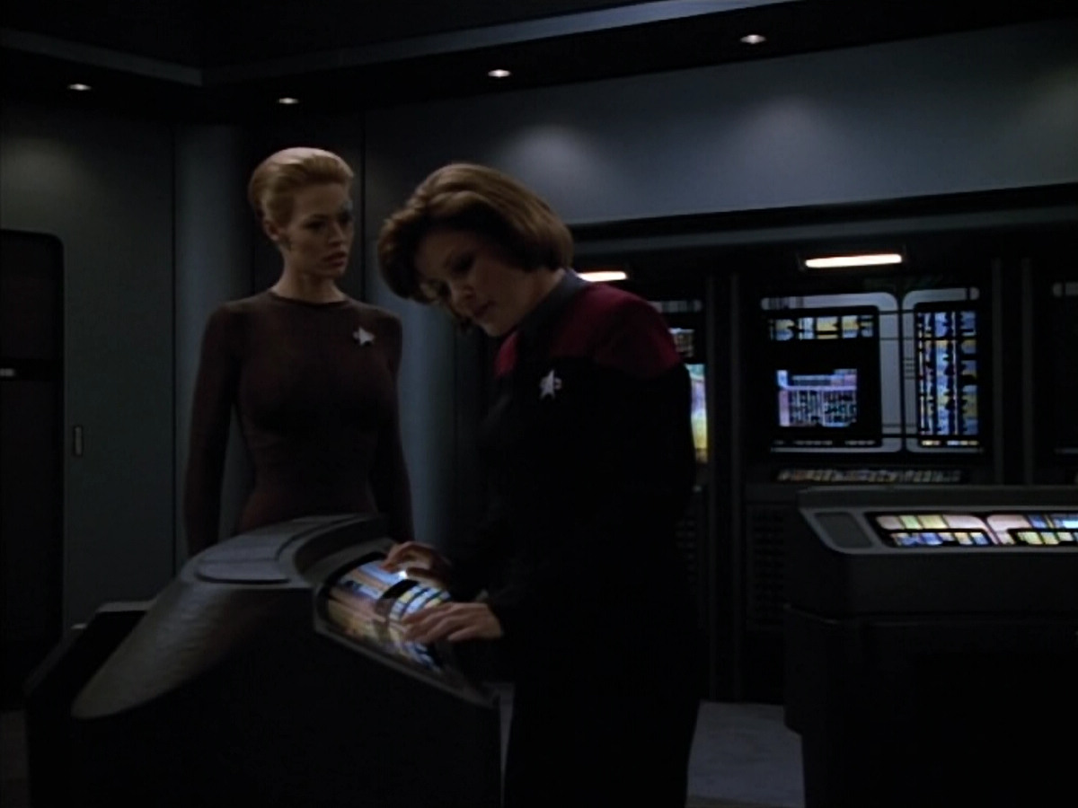 extant_StarTrek_Voyager_4x26-HopeAndFear_01975.jpg