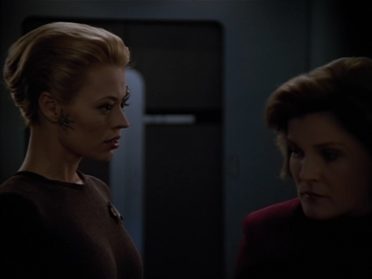 extant_StarTrek_Voyager_4x26-HopeAndFear_02002.jpg