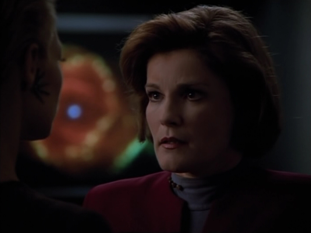 extant_StarTrek_Voyager_4x26-HopeAndFear_02101.jpg