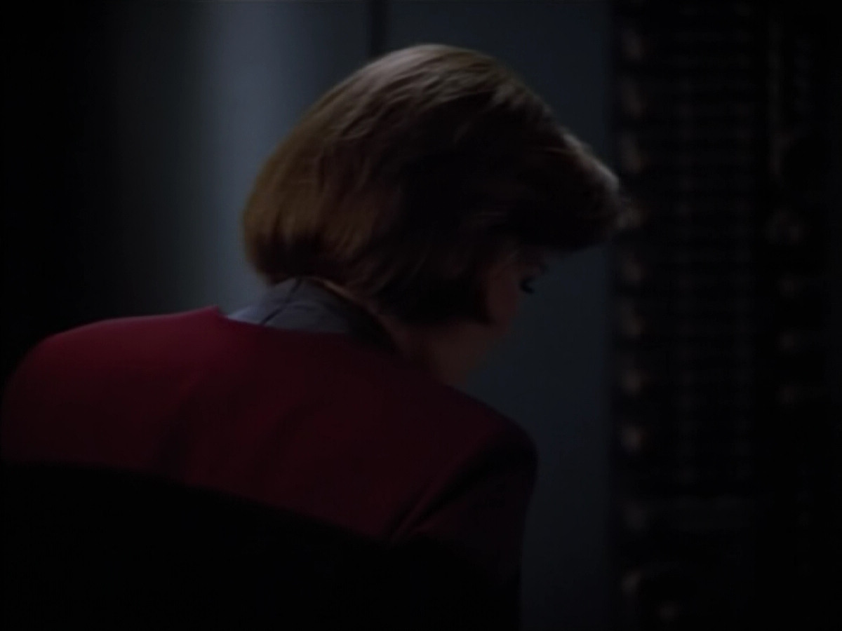 extant_StarTrek_Voyager_4x26-HopeAndFear_02153.jpg