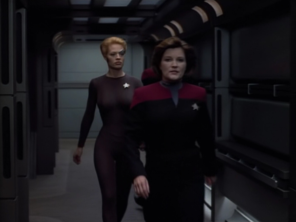 extant_StarTrek_Voyager_4x26-HopeAndFear_02357.jpg