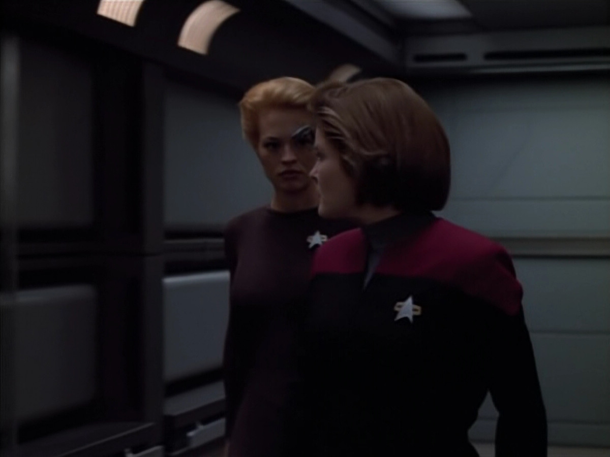 extant_StarTrek_Voyager_4x26-HopeAndFear_02367.jpg