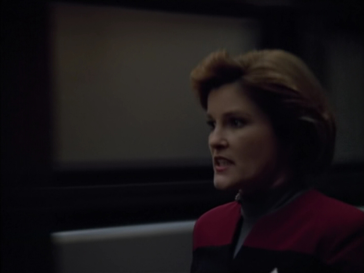 extant_StarTrek_Voyager_4x26-HopeAndFear_02385.jpg