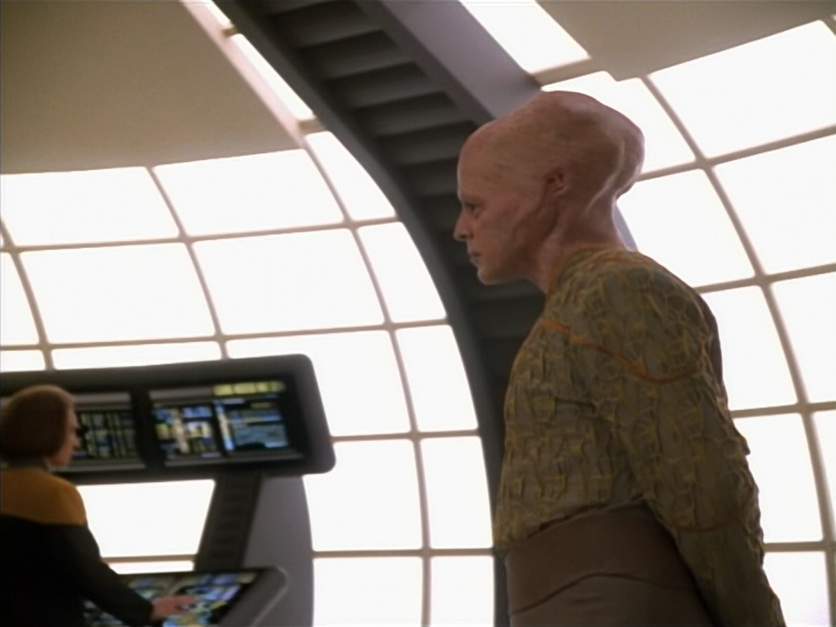 extant_StarTrek_Voyager_4x26-HopeAndFear_02402.jpg