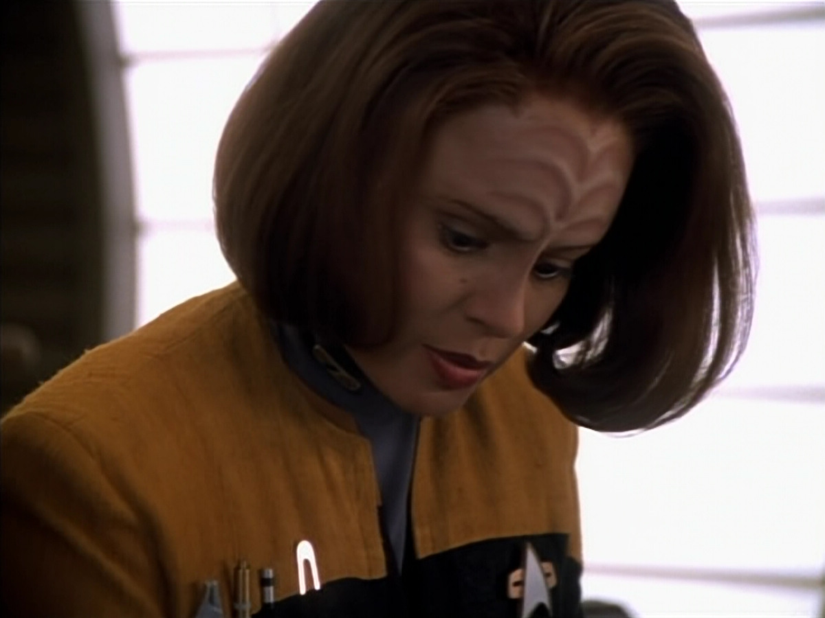 extant_StarTrek_Voyager_4x26-HopeAndFear_02423.jpg
