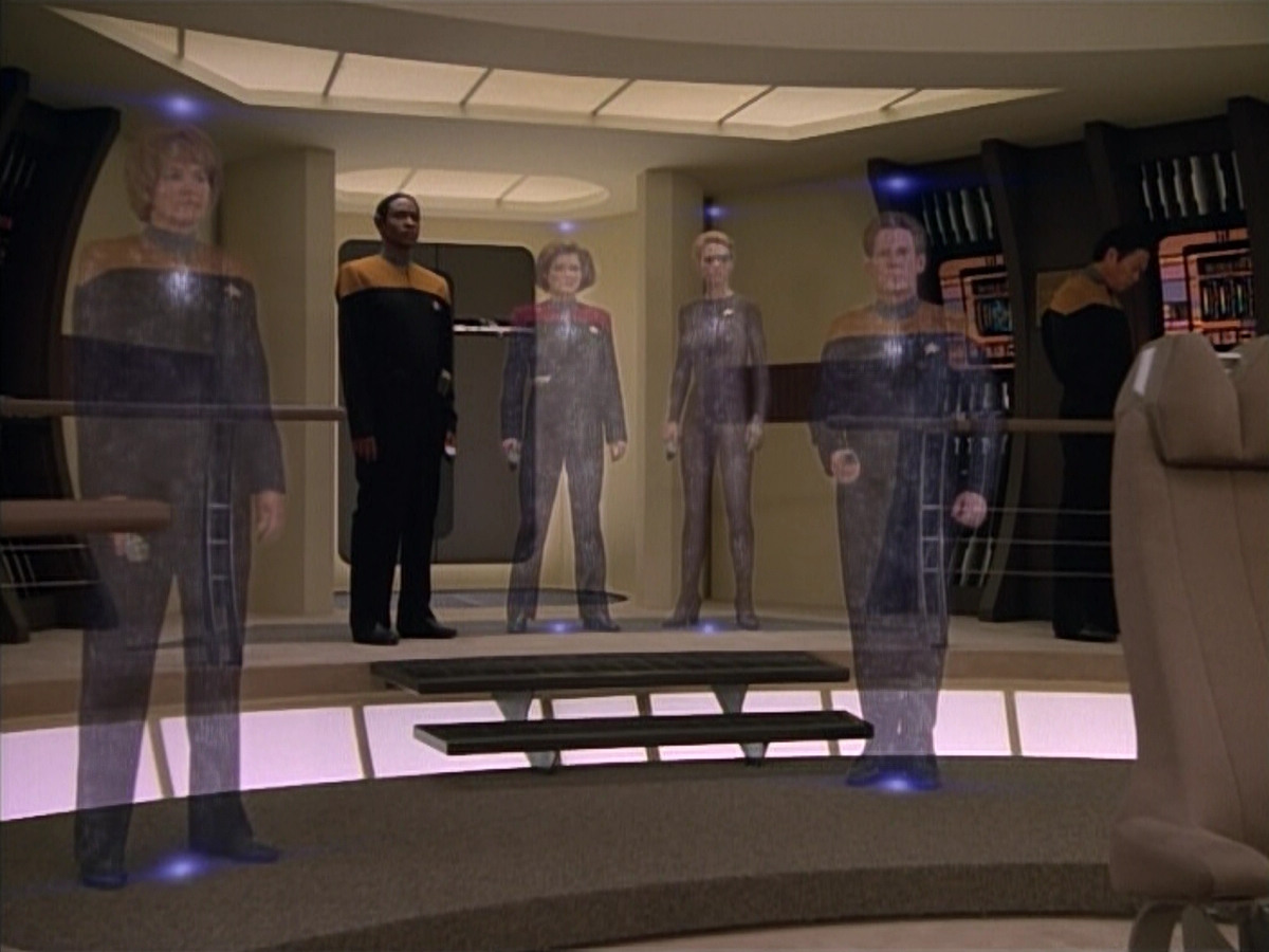 extant_StarTrek_Voyager_4x26-HopeAndFear_02458.jpg