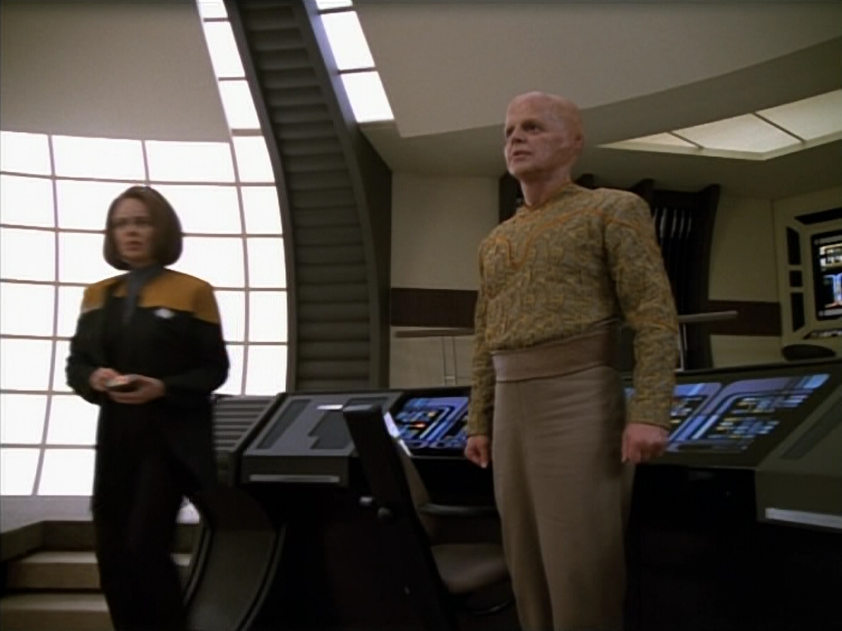 extant_StarTrek_Voyager_4x26-HopeAndFear_02467.jpg