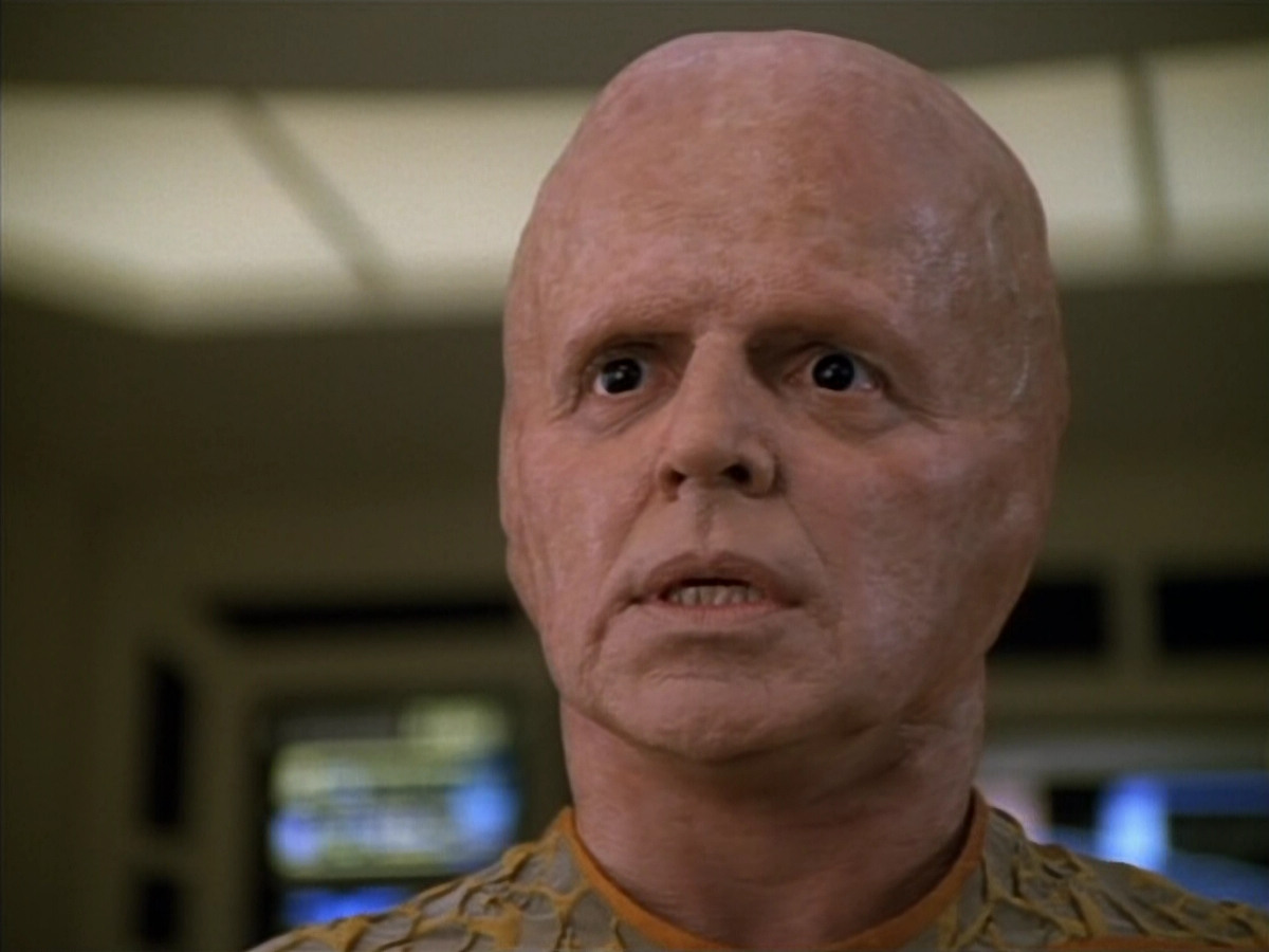 extant_StarTrek_Voyager_4x26-HopeAndFear_02516.jpg