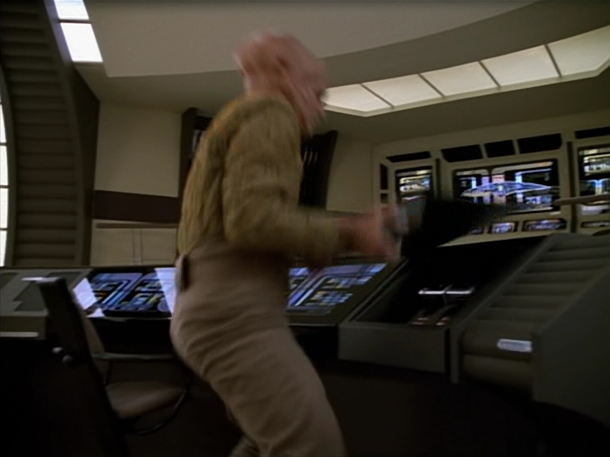 extant_StarTrek_Voyager_4x26-HopeAndFear_02566.jpg