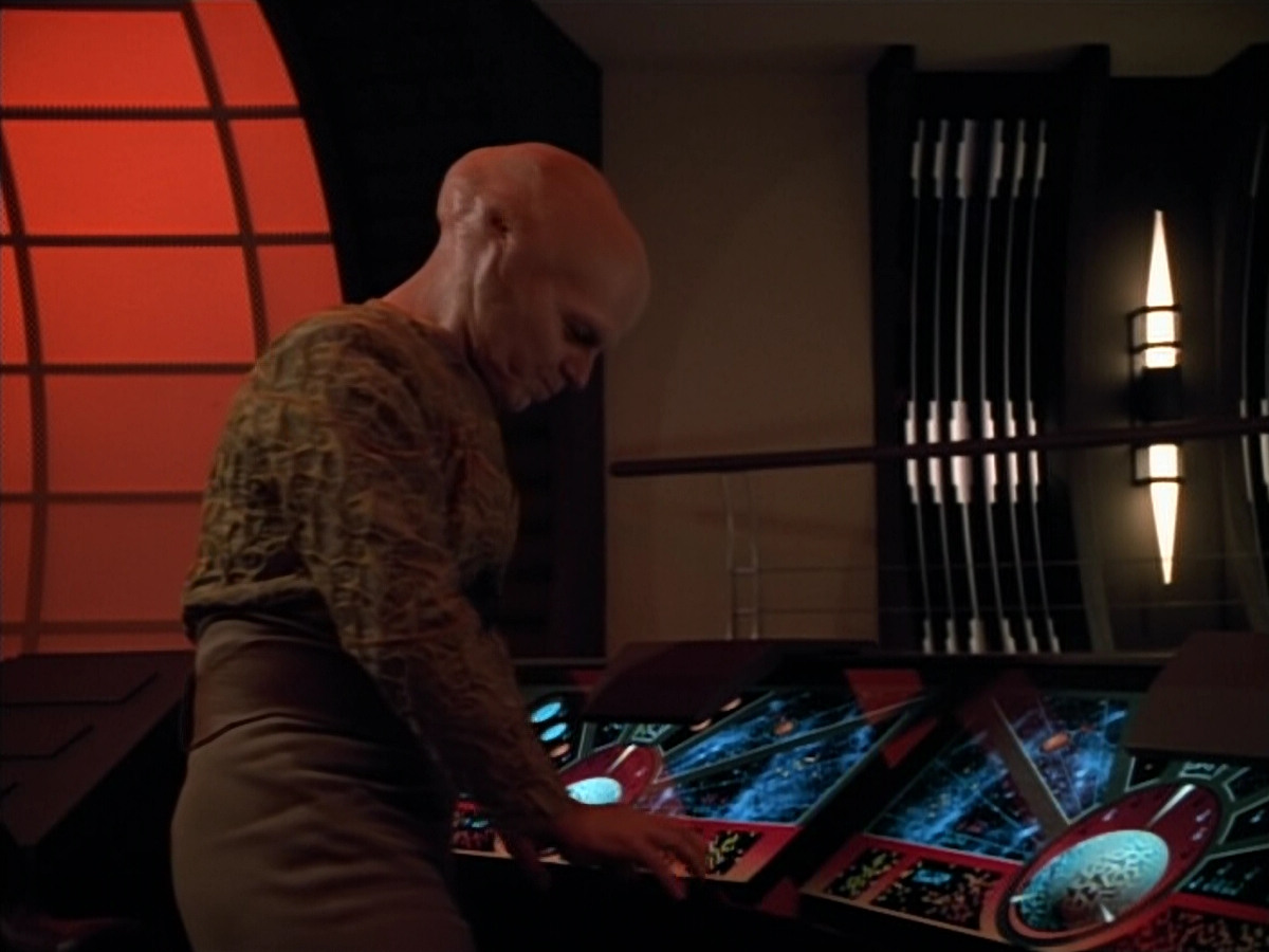 extant_StarTrek_Voyager_4x26-HopeAndFear_02626.jpg