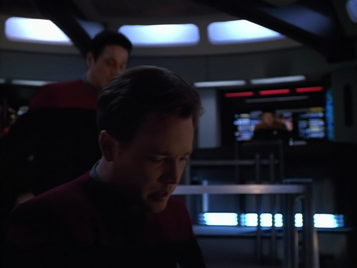 extant_StarTrek_Voyager_4x26-HopeAndFear_02638.jpg