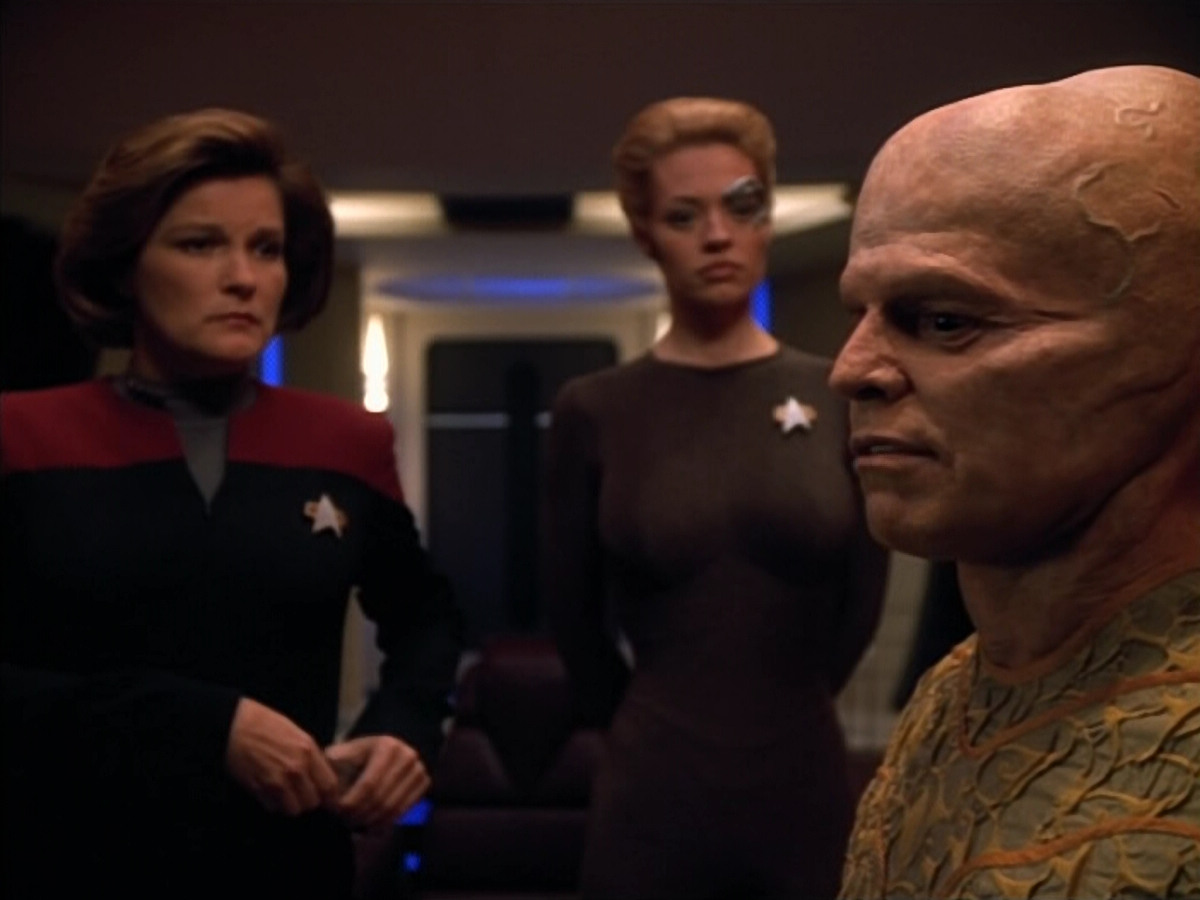 extant_StarTrek_Voyager_4x26-HopeAndFear_02859.jpg