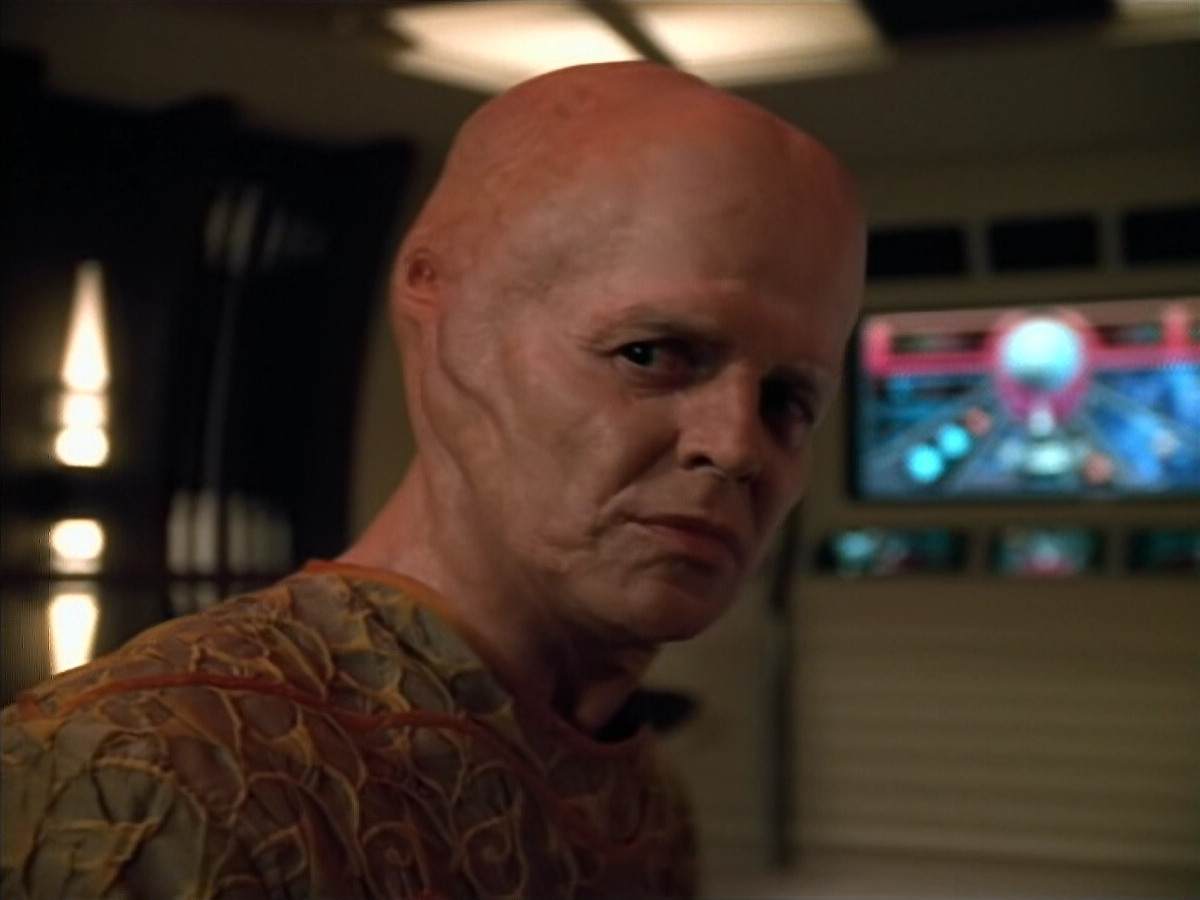 extant_StarTrek_Voyager_4x26-HopeAndFear_02974.jpg