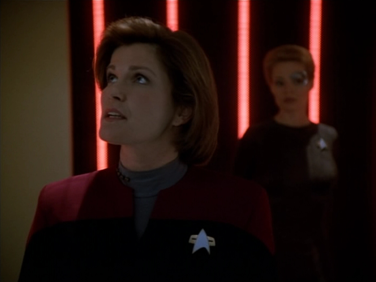 extant_StarTrek_Voyager_4x26-HopeAndFear_03134.jpg