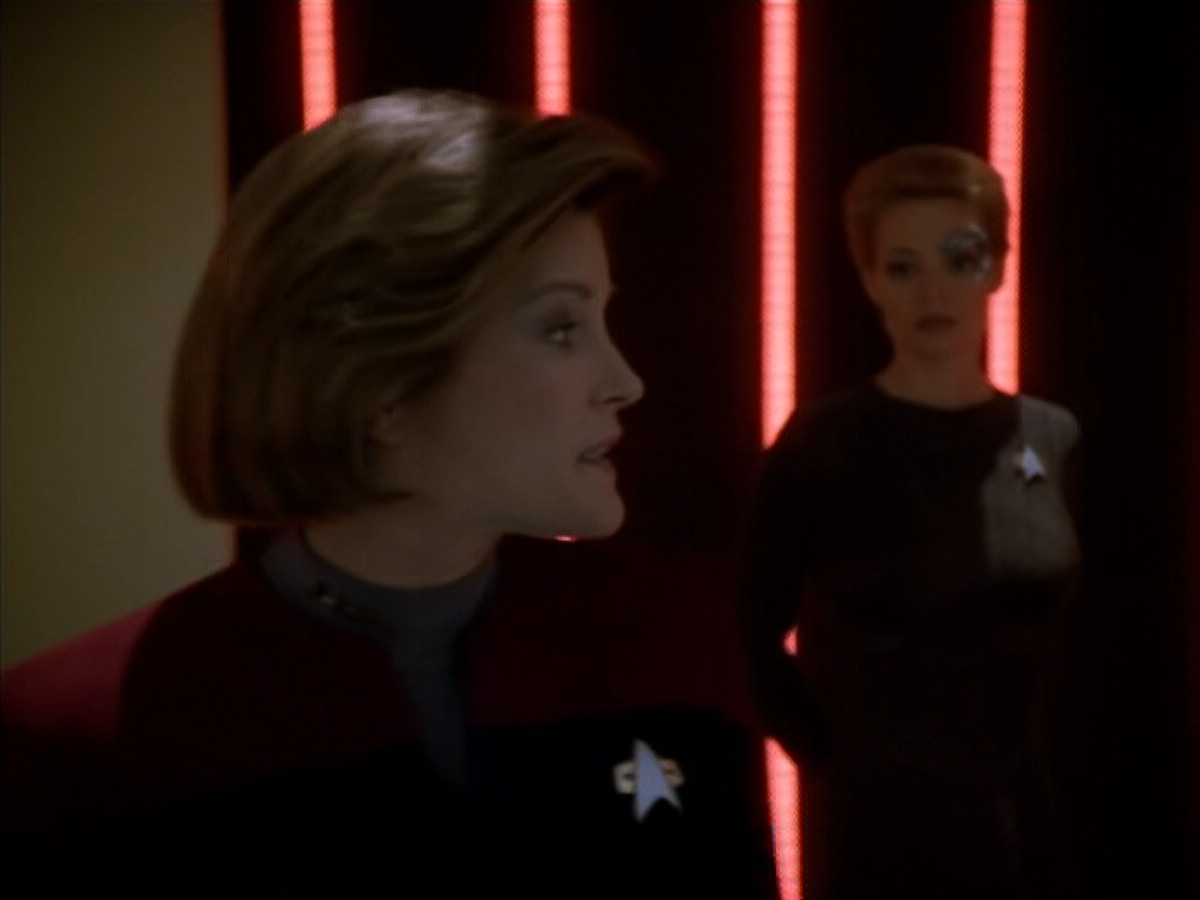 extant_StarTrek_Voyager_4x26-HopeAndFear_03140.jpg